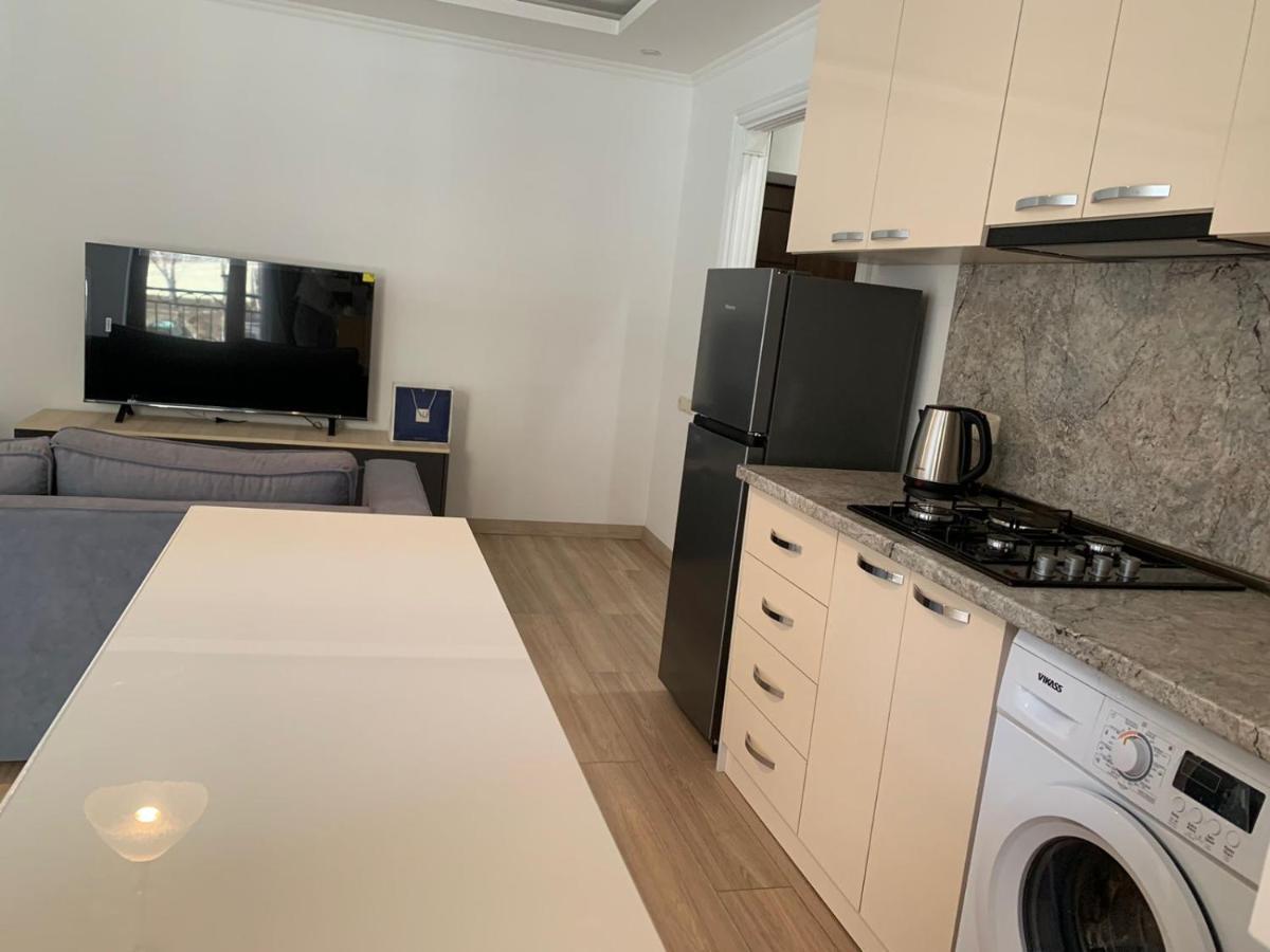 19Tumanyan Excellent Apartment In The Centre Of Capital Jereván Kültér fotó