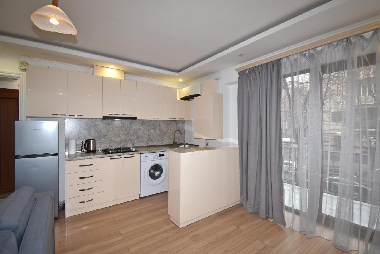 19Tumanyan Excellent Apartment In The Centre Of Capital Jereván Kültér fotó