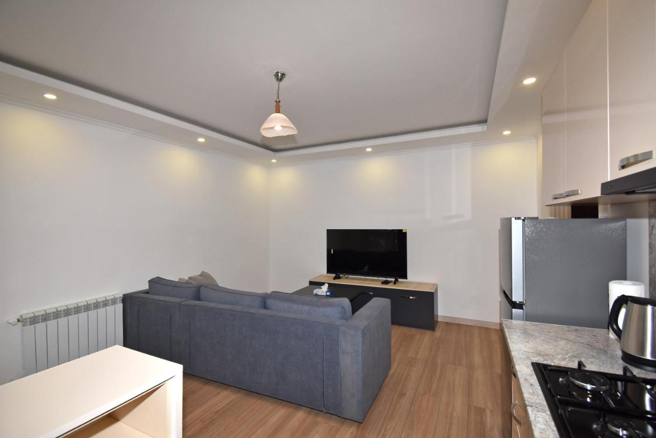 19Tumanyan Excellent Apartment In The Centre Of Capital Jereván Kültér fotó