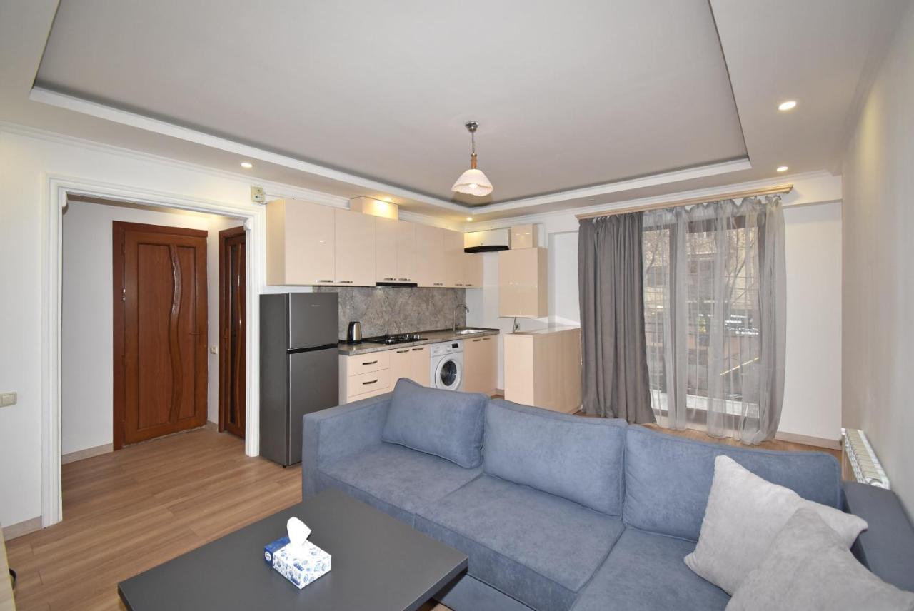 19Tumanyan Excellent Apartment In The Centre Of Capital Jereván Kültér fotó