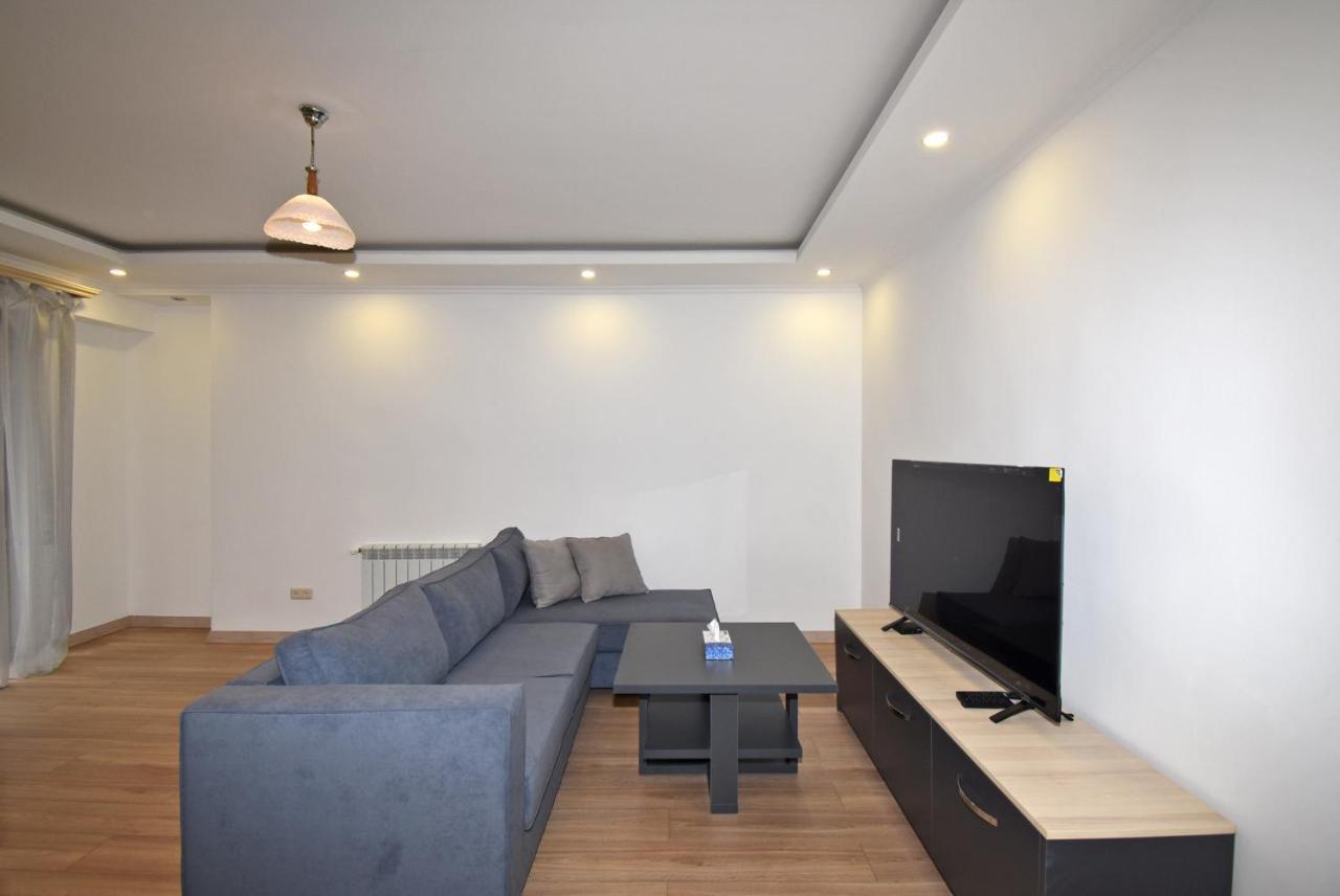 19Tumanyan Excellent Apartment In The Centre Of Capital Jereván Kültér fotó