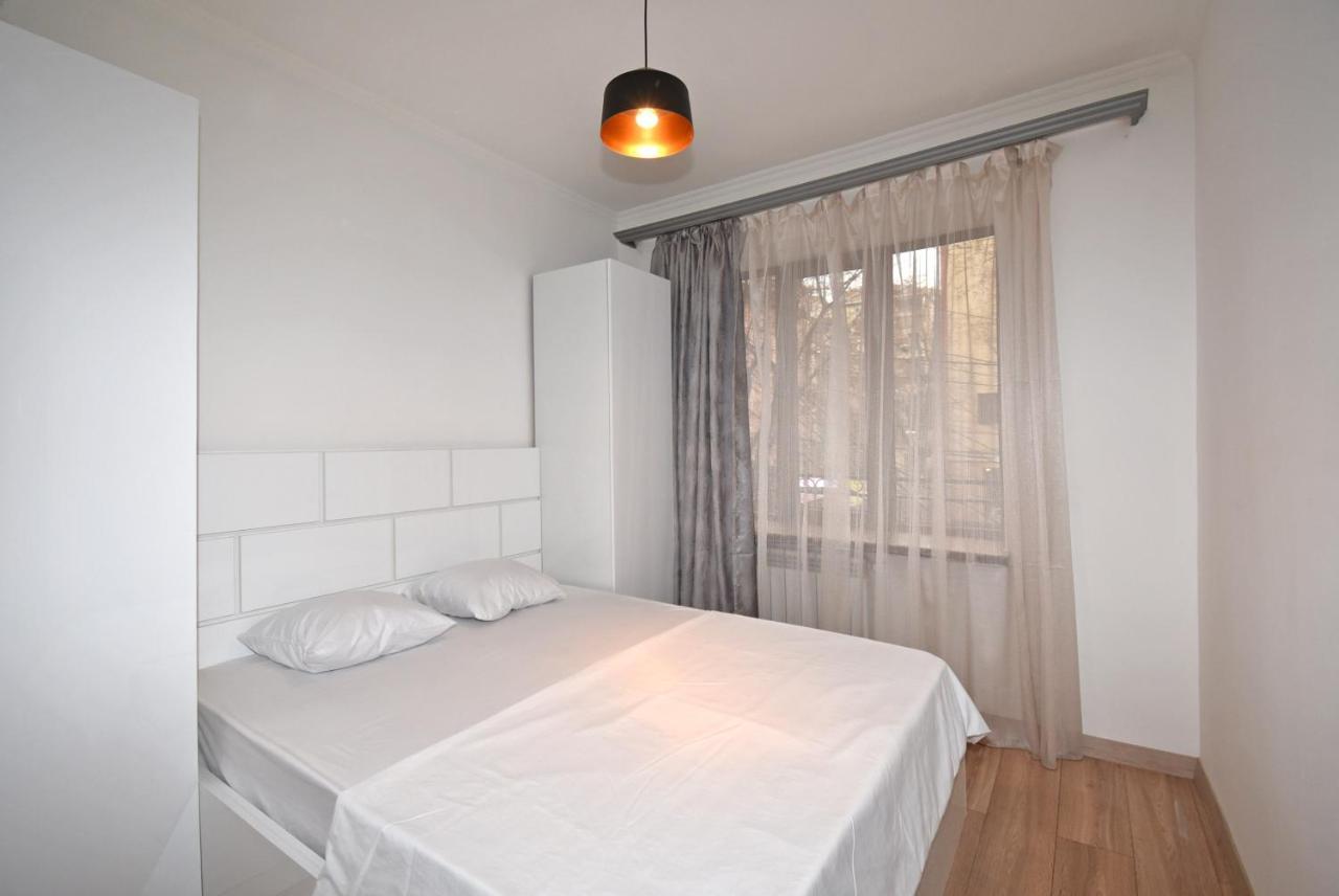 19Tumanyan Excellent Apartment In The Centre Of Capital Jereván Kültér fotó