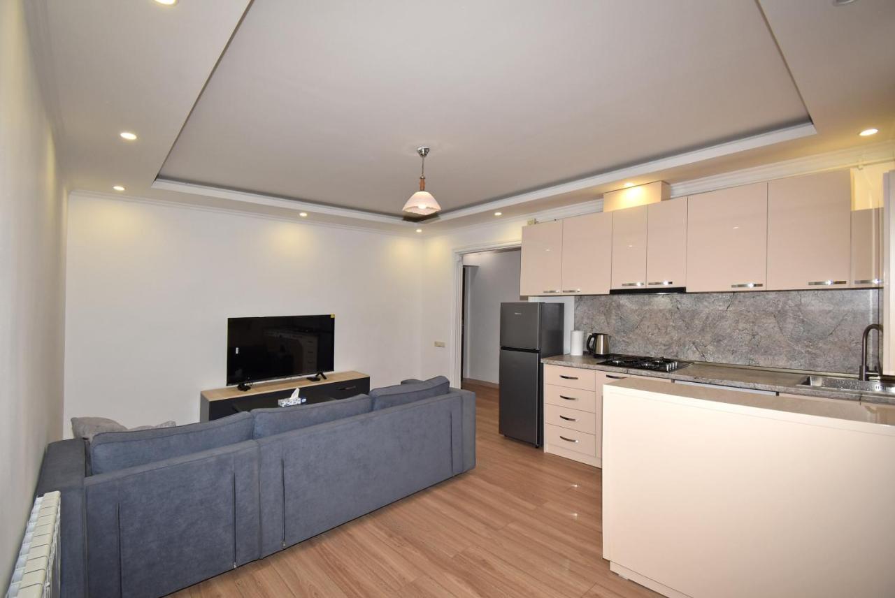 19Tumanyan Excellent Apartment In The Centre Of Capital Jereván Kültér fotó