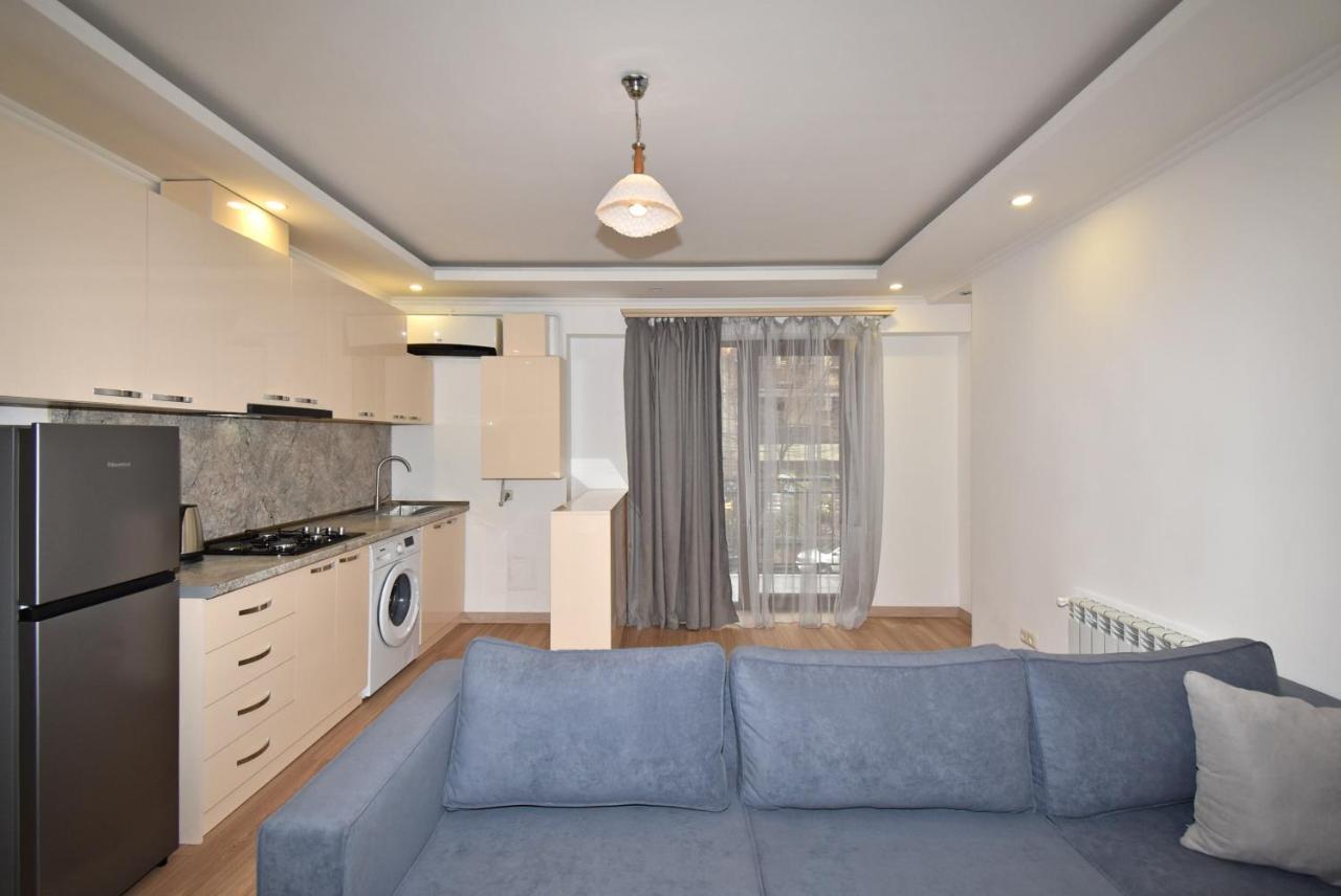 19Tumanyan Excellent Apartment In The Centre Of Capital Jereván Kültér fotó