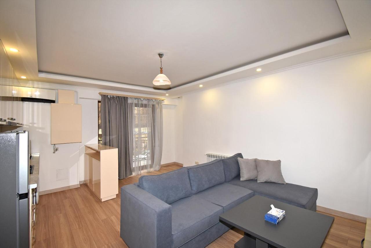 19Tumanyan Excellent Apartment In The Centre Of Capital Jereván Kültér fotó